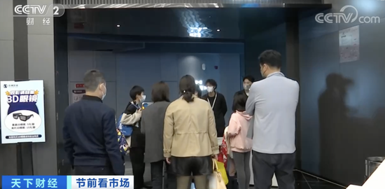 沸腾了！预售票房，两天破亿元！春节档电影“加量不加价”！六部大片上线，你想看哪部？